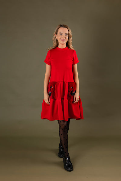 Red viscose knitted dress with black swan embroidery / trapeze