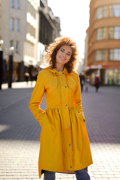 Mustard raincoat / Tale