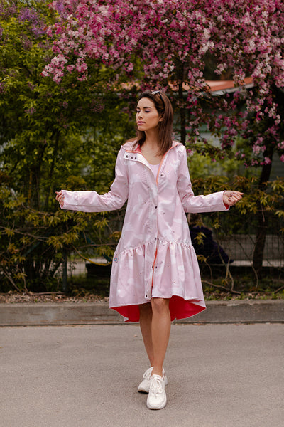 Light Pink raincoat with Swans print / Trapeze