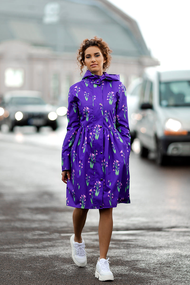 Purple raincoat with Cyclamen print / Dress cut