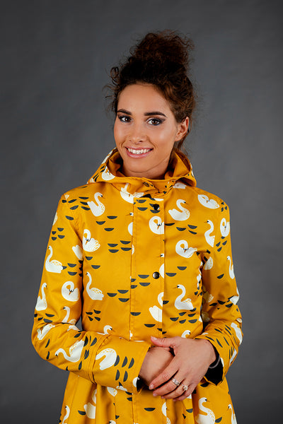 Mustard raincoat with Swans print / Tale