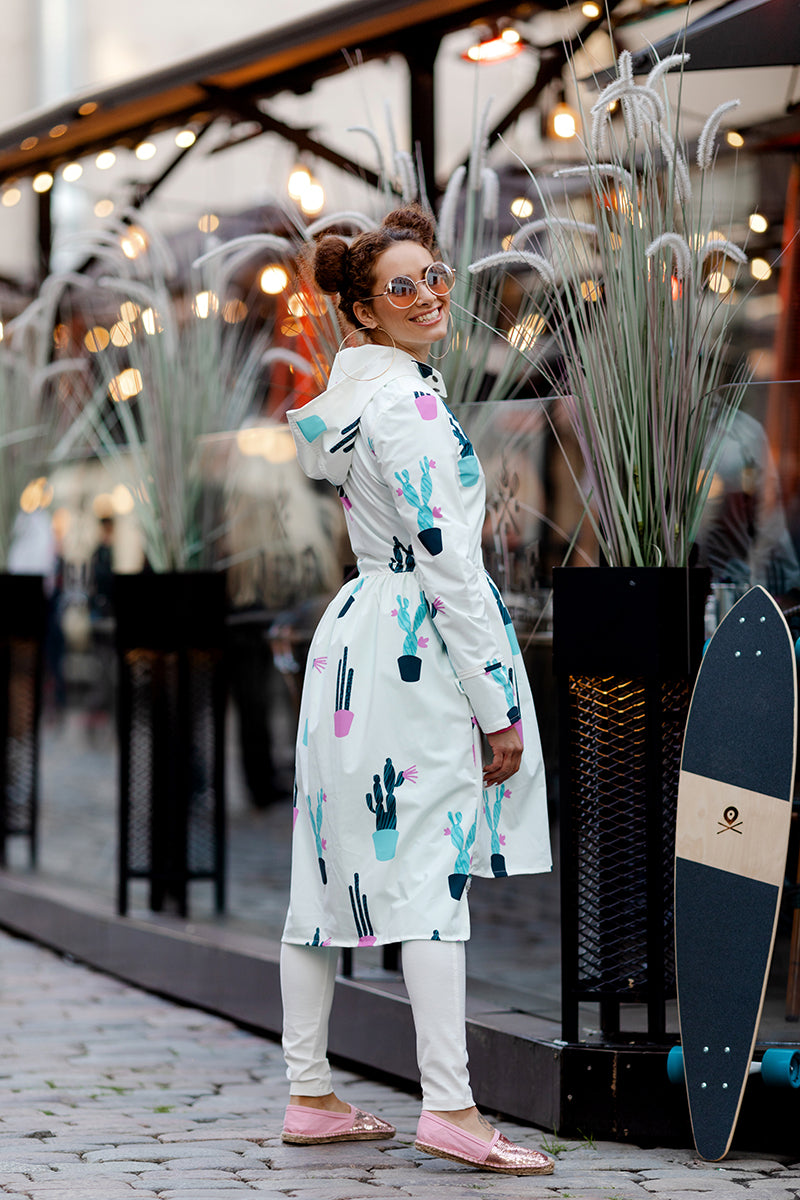 White Softshell raincoat with Cactus print / Tale